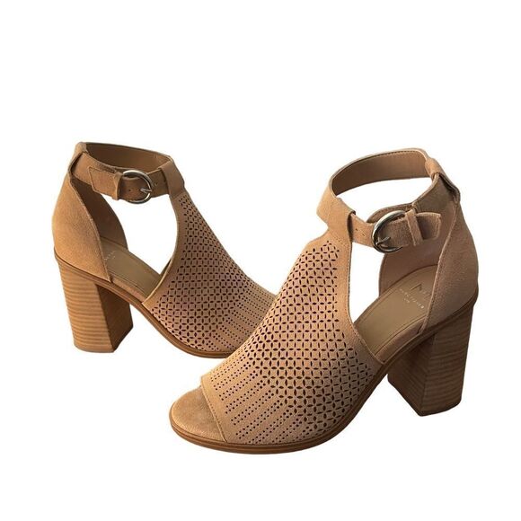 Marc Fisher Vixen Cutout Suede Sandals Size 8 - Picture 2 of 9